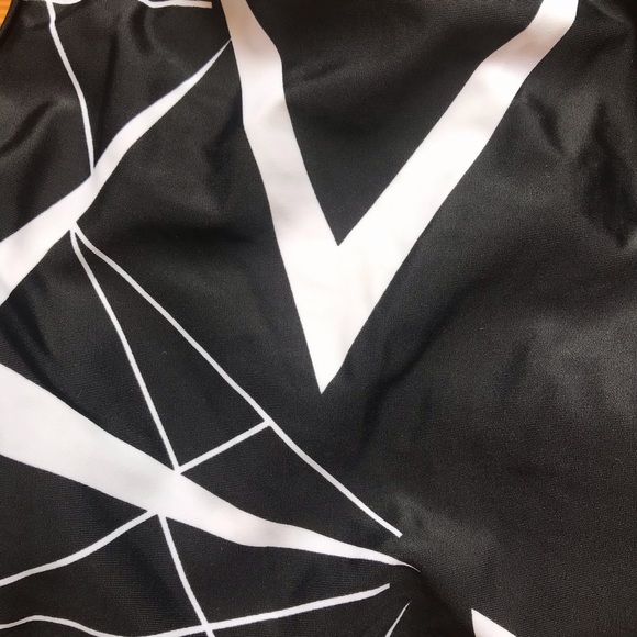 2Chillies Black White Abstract Bikini, NWT, L - Picture 5 of 13